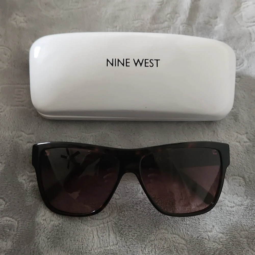Nine West Unisex Sunglasses brown with hard case